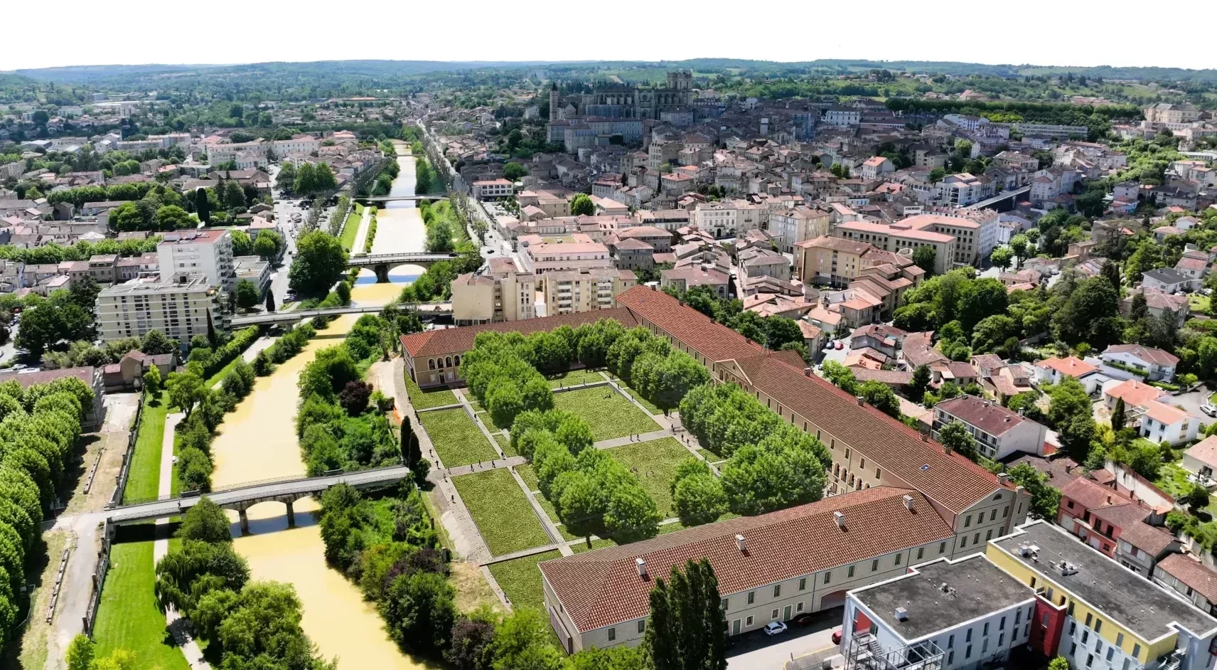 INSERTION Caserne Espagne ARBRES MOISN TRANSPARENT+ciel